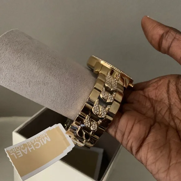 BRAND NEW Micheal Kors Watch NEVER WORN display picture 1